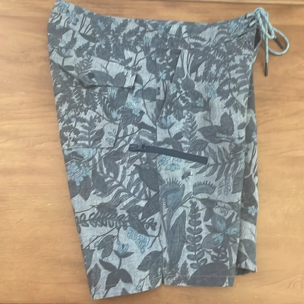 Burton Board Shorts Size 31